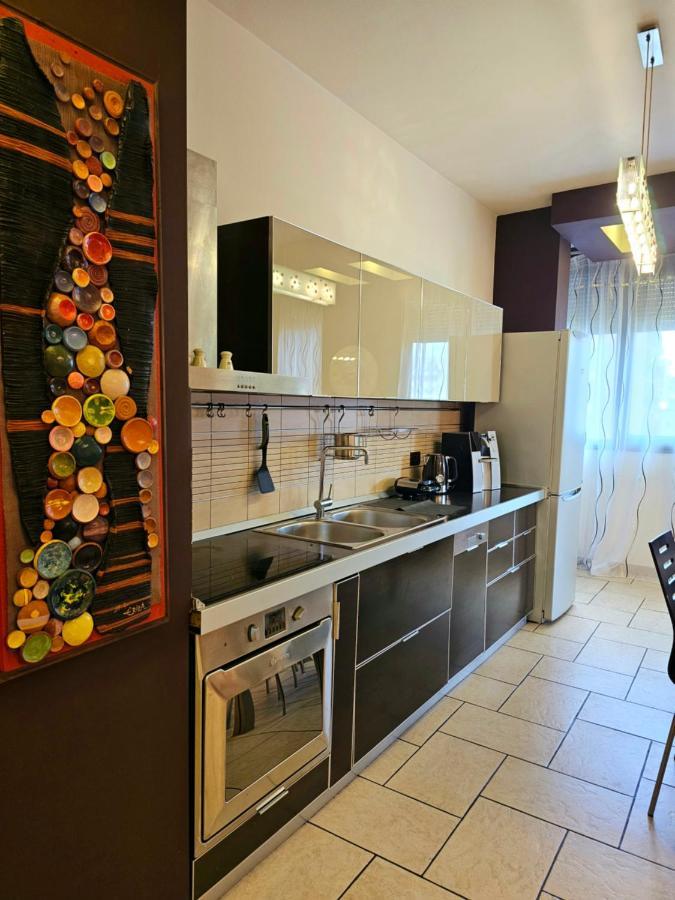 Center Apartment Easy_Luxury 티라나 외부 사진