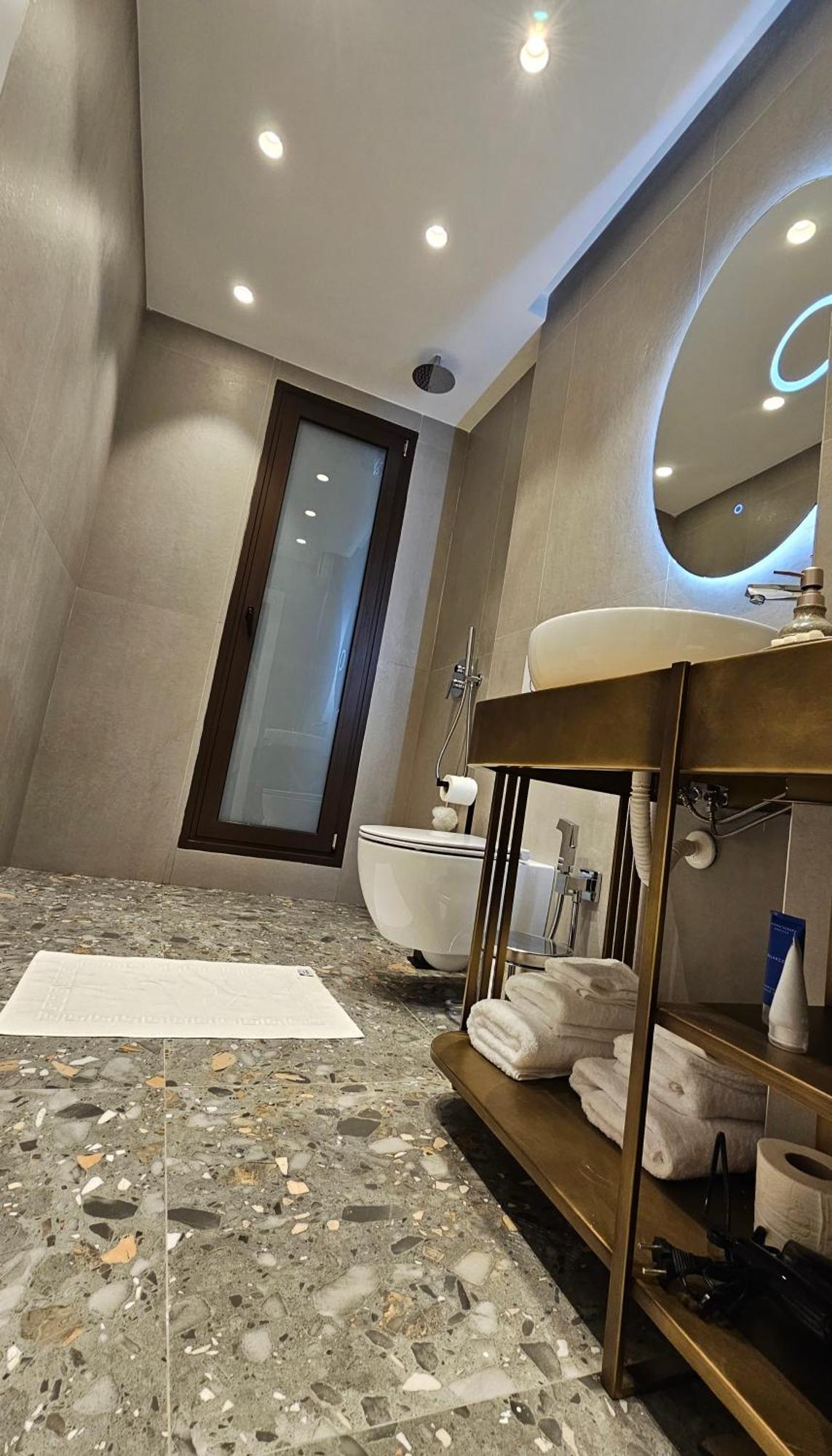 Center Apartment Easy_Luxury 티라나 외부 사진