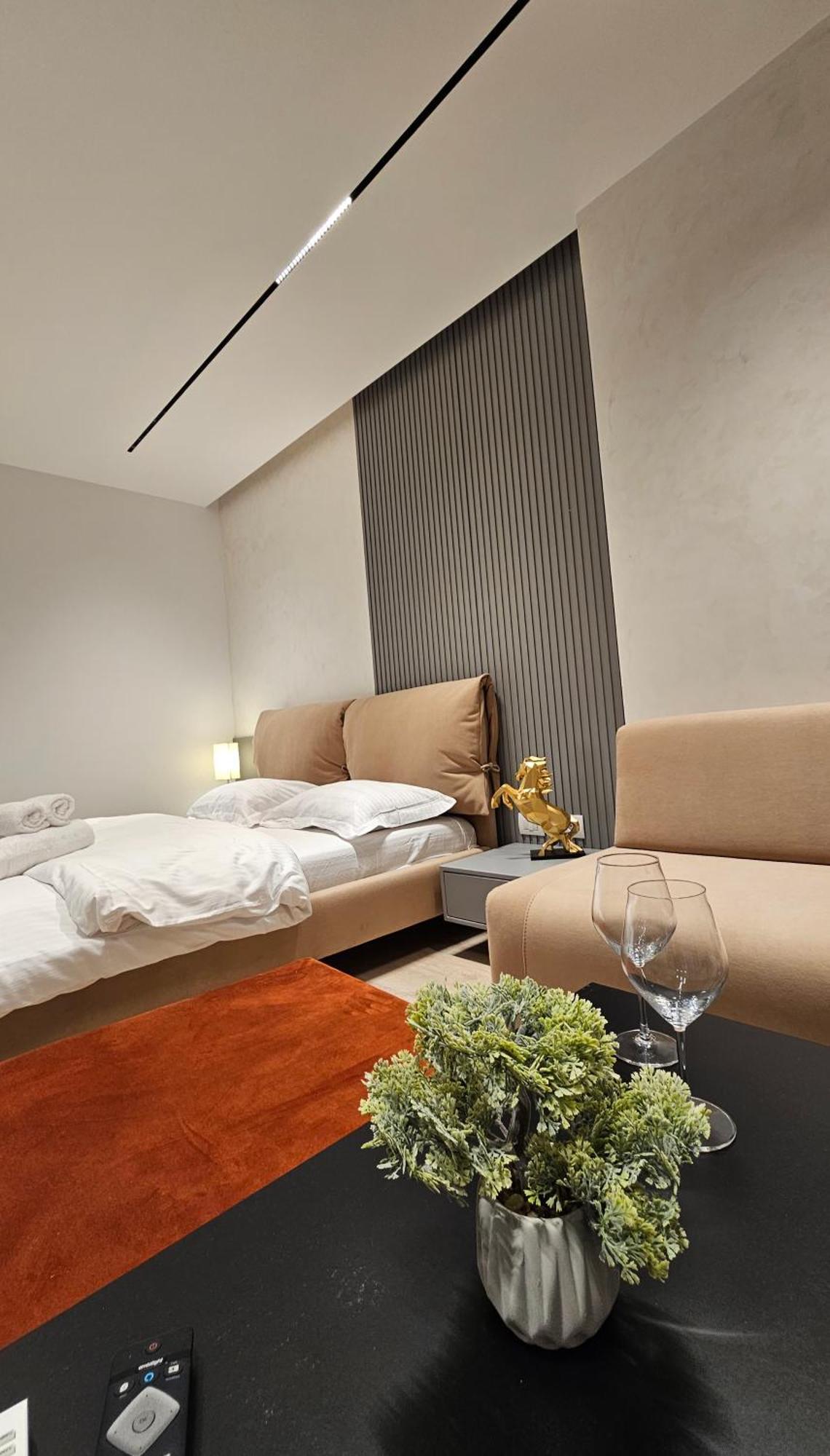 Center Apartment Easy_Luxury 티라나 외부 사진