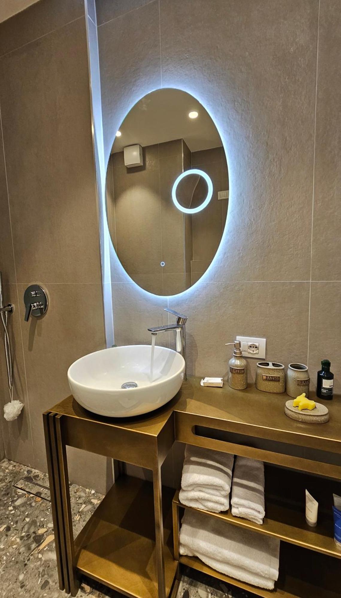 Center Apartment Easy_Luxury 티라나 외부 사진