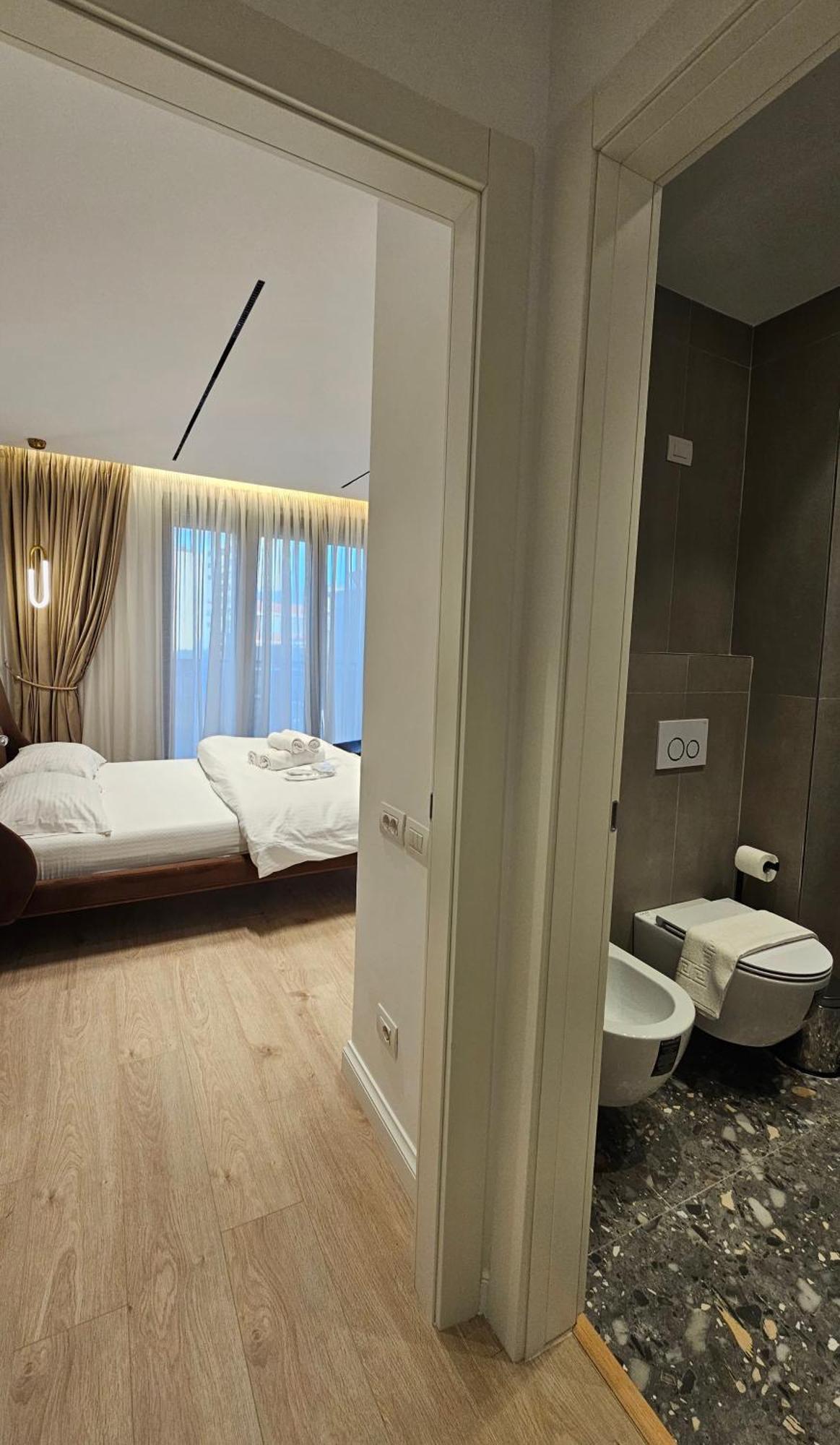 Center Apartment Easy_Luxury 티라나 외부 사진
